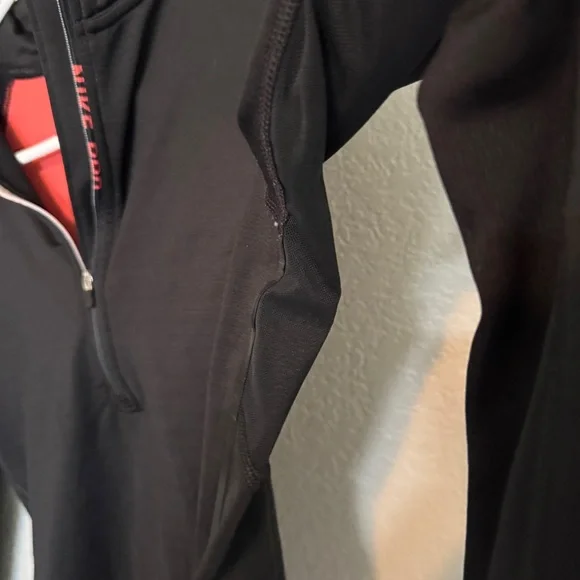 Nike Pro Hyperwarm Black and Red Top - Picture 3 of 4